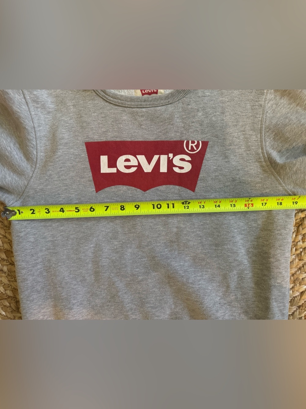 Levi’s Kids XL Grey Logo Crewneck Sweatshirt Fits Women’s Small Youth 13-15 - Picture 7 of 8